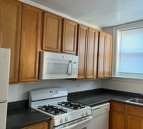 2nd image of 2232-48 W Farwell Ave #17350107