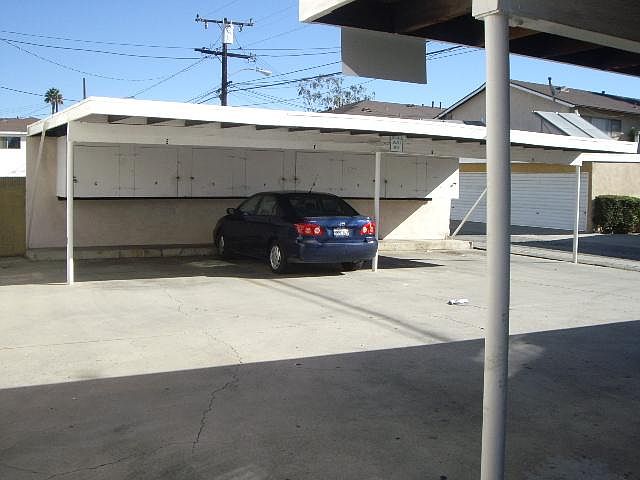 2nd image of 10526 La Reina Ave APT D