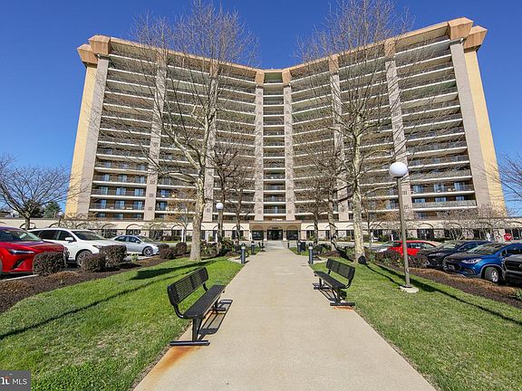 2nd image of 20724 Valley Forge Cir #724