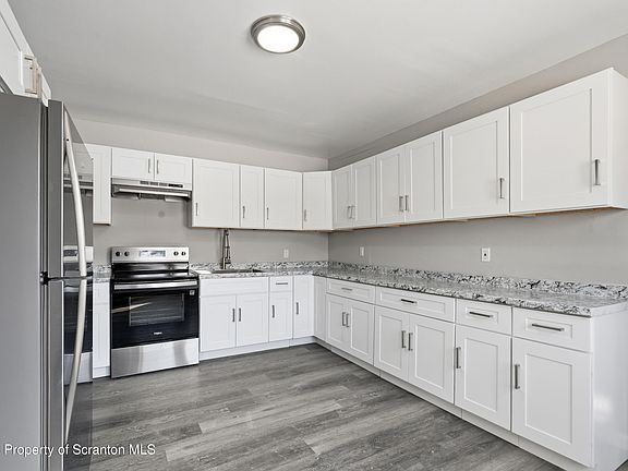 3rd image of 28 Coal St