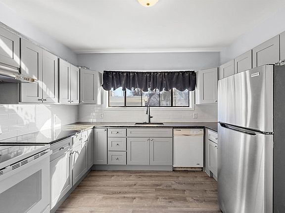 4th image of 403-405 Ferry St