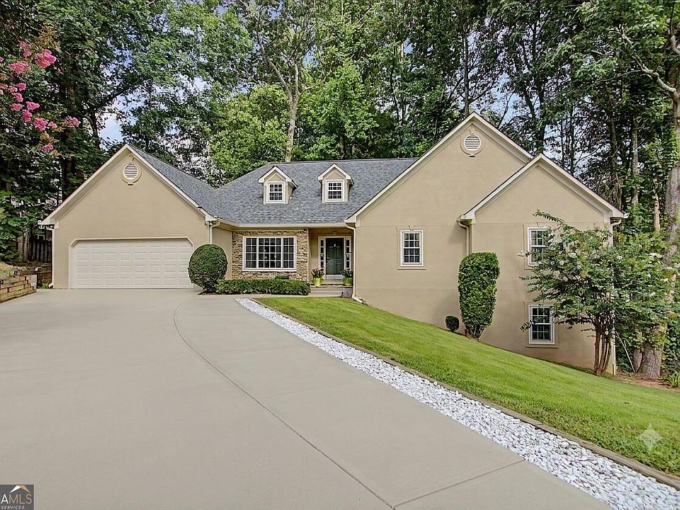 1st image of 311 Clubhouse Ct NW