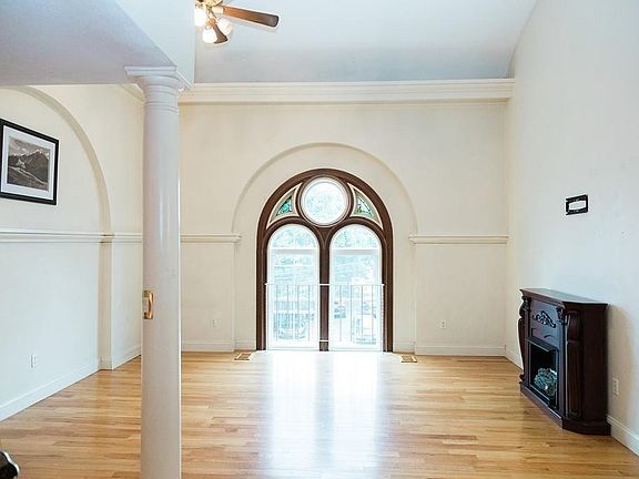 3rd image of 7 Park St APT 10