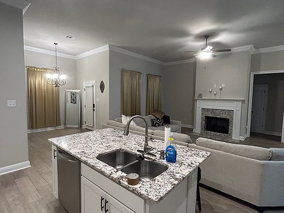 4th image of 9986 Stratford Dr