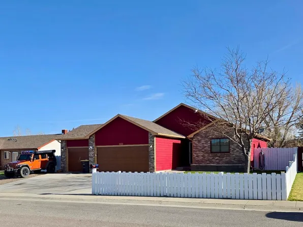 1520 Loch Tay Blvd, Rawlins, WY 82301