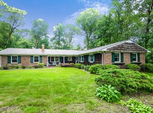 3 May Hill Ln, Dix Hills, NY 11746