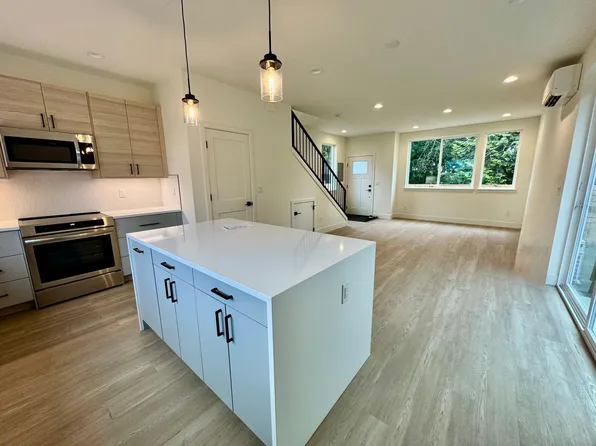 9513 3rd Ave NW, Seattle, WA 98117