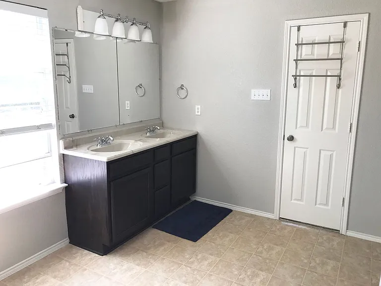 4956 Thorn Hollow Dr — Photo 18