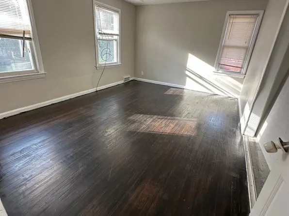 12230 Lansdowne St, Grosse Pointe, MI 48224