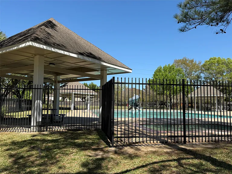 17402 Eastwood Cir — Photo 22