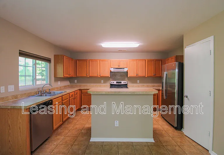8811 Kellum Dr — Photo 8