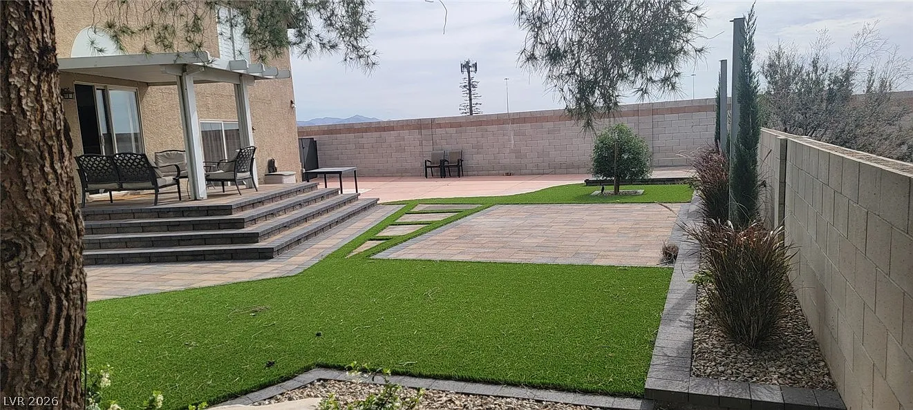 4 bed, 2.5 bath, 2306 sqft, $5,000 — Photo 4