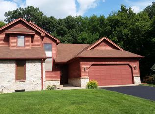 8917 Preserve Blvd, Eden Prairie, MN 55347