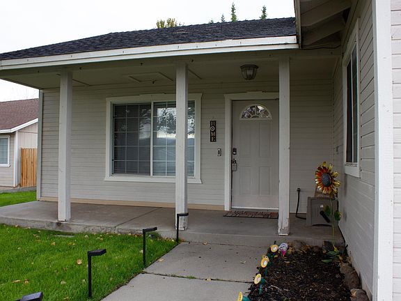 3rd image of 975 Shadow Mountain Dr