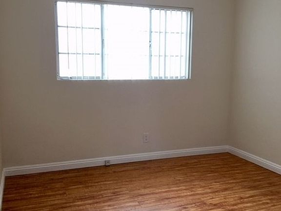 4th image of 347 W Salem St #4