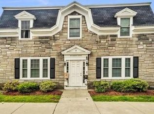 237 Nesmith St APT 2R, Lowell, MA 01852