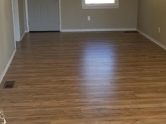 2nd image of 1307 Carlisle Ct