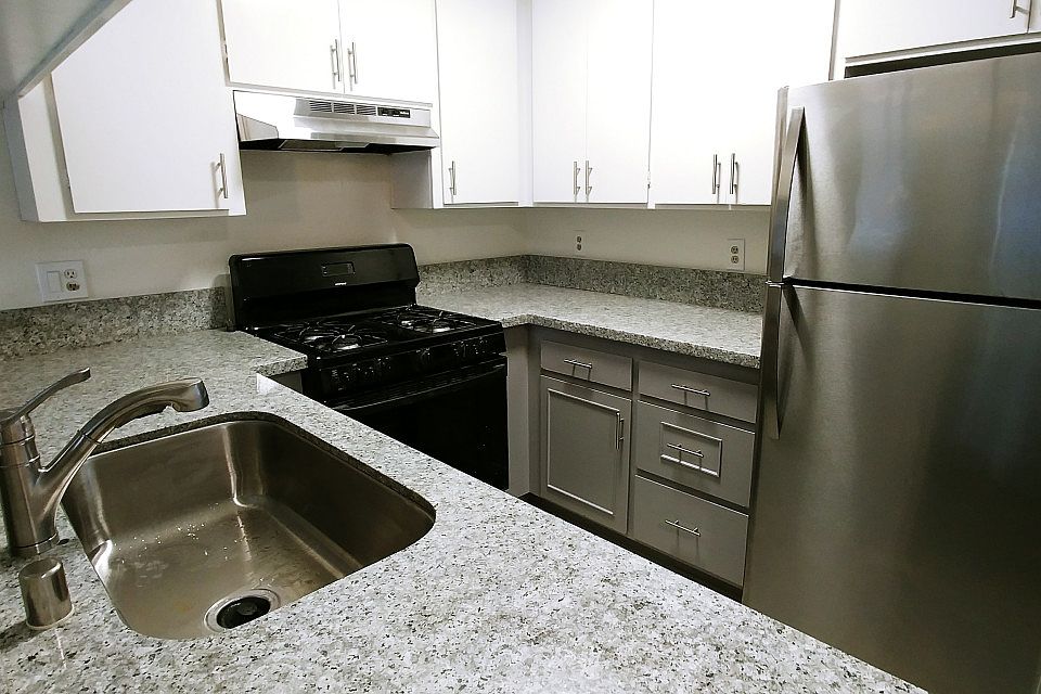 1st image of 349 W 10th Ave