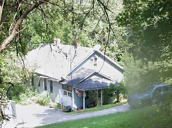 164 1st St, Newell, WV 26050