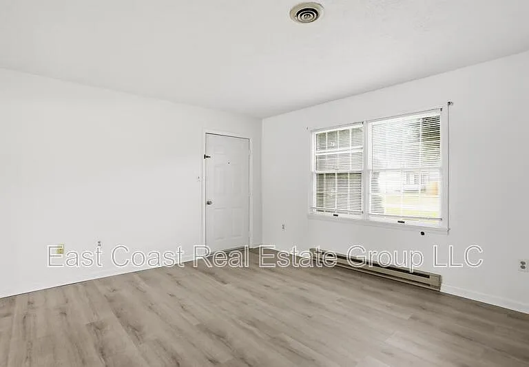 427 N Western Ave — Photo 16