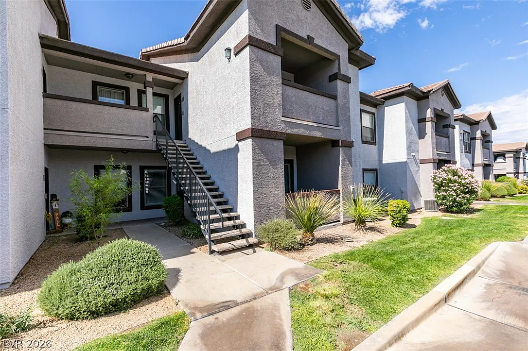 1 bed, 1.0 bath, 775 sqft, $1,195 — Photo 1