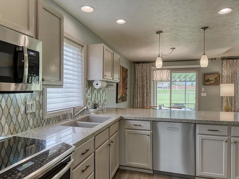 311 S Calvin Ln — Photo 7