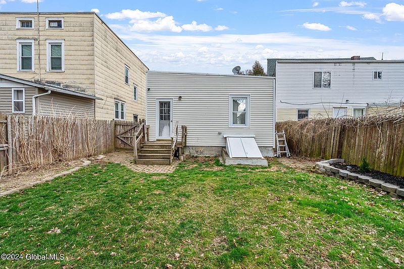 5th image of 502 Morris Street