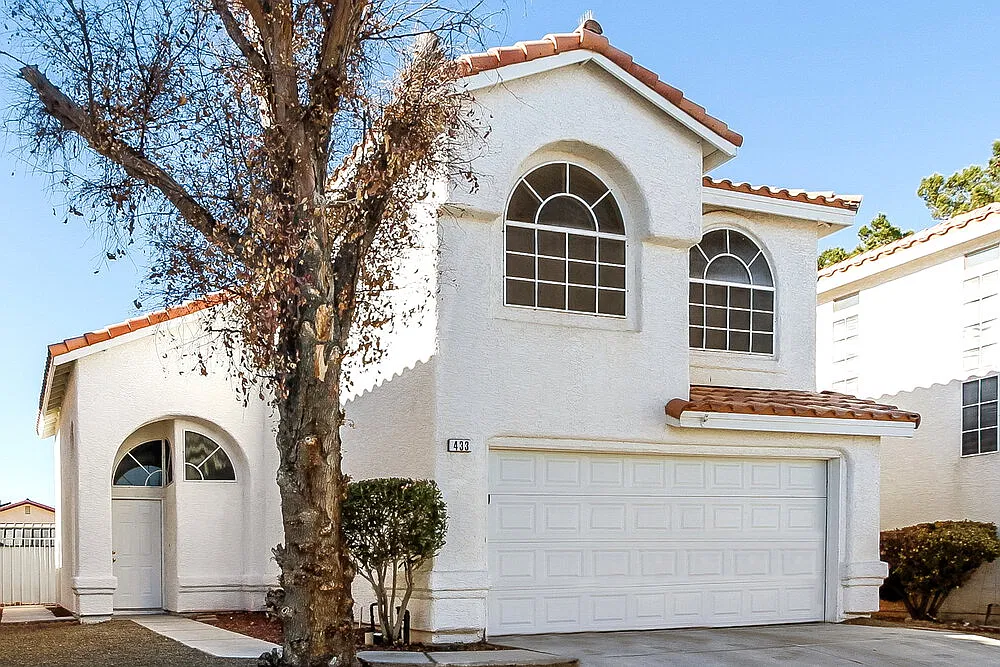 4 bed, 3.0 bath, 1559 sqft, $2,220 — Photo 2