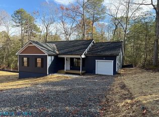 161 Walnut St, Kilmarnock, VA 22482