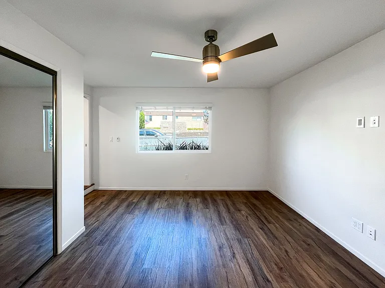 2118 Carnegie Ln — Photo 12