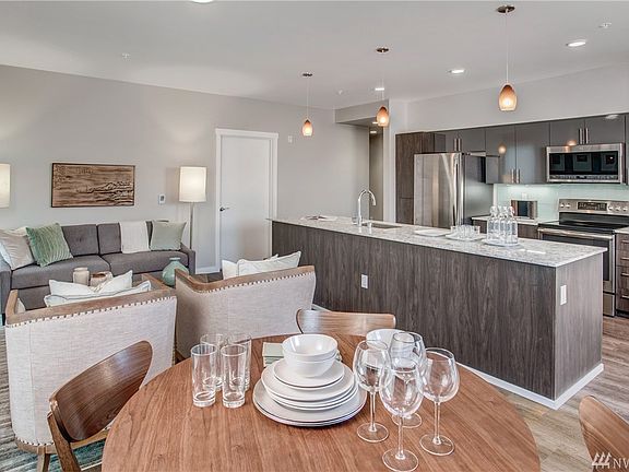 4th image of 1085 103rd Ave NE APT 220
