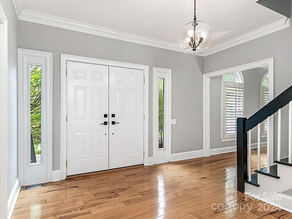 5th image of 1130 Iverleigh Trl