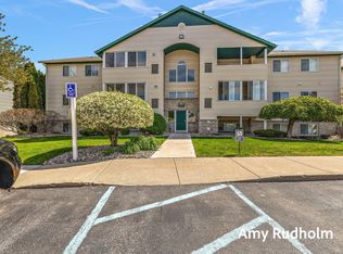 5883 Crosswinds Dr UNIT 23, Norton Shores, MI 49444