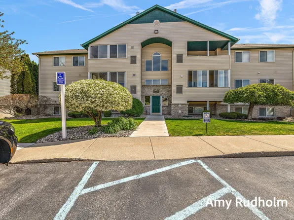 5883 Crosswinds Dr Unit 23, Norton Shores, MI 49444