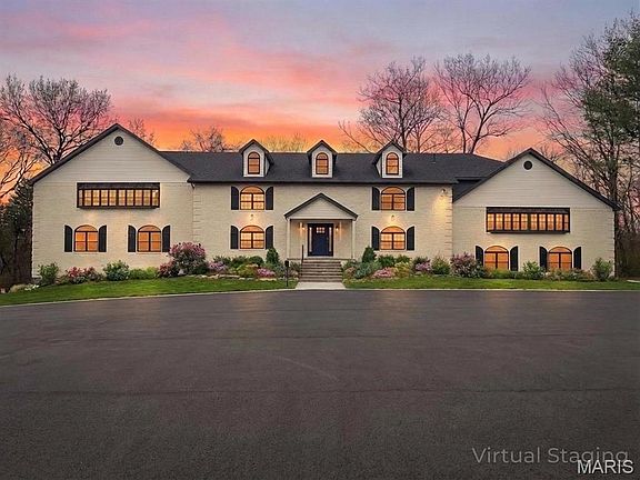 2nd image of 9 Lake Christine Ct