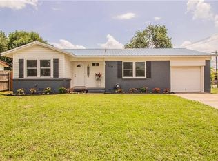 700 Tanglewood Dr, Hurst, TX 76053