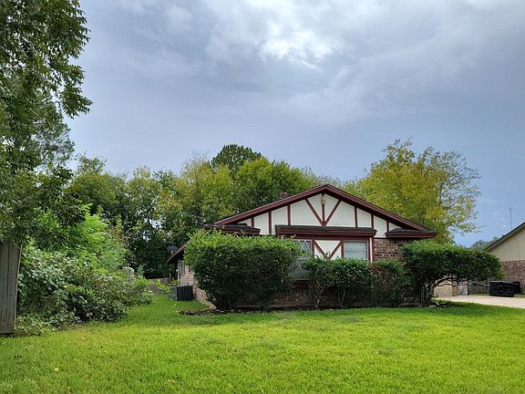 3rd image of 6903 Castleview Ln