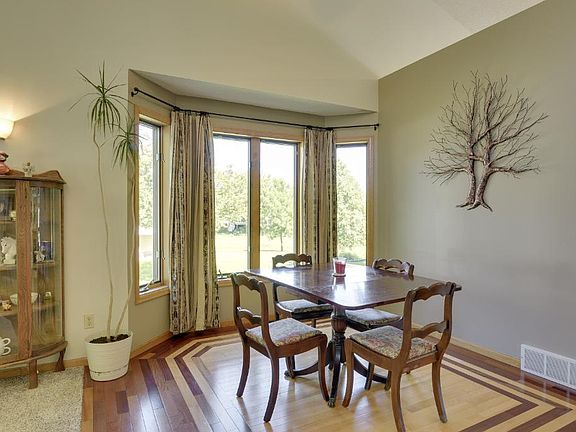 4th image of 8764 Queens Gdns N
