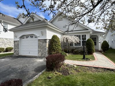 10 Chelsea Lane, Middle Island, NY, 11953
