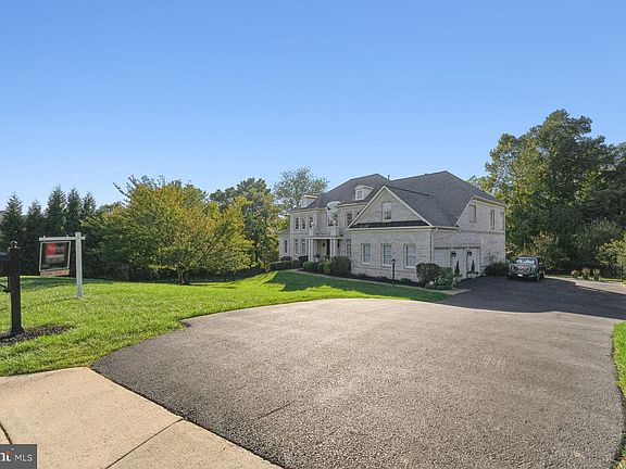 5th image of 2924 Fox Mill Manor Dr