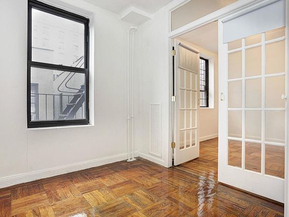2nd image of 208 W 88th St APT 4R