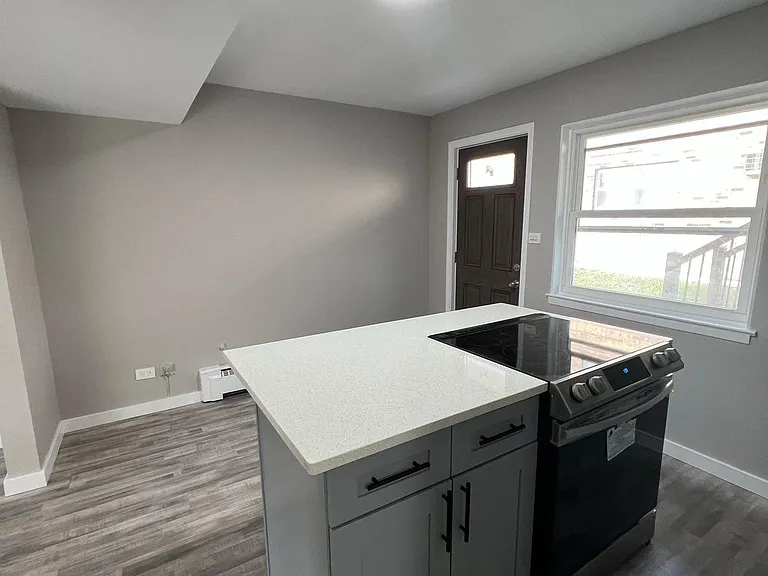 124 Douglas Ave #4 — Photo 4