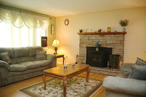 10 Vail Road -  Living Room