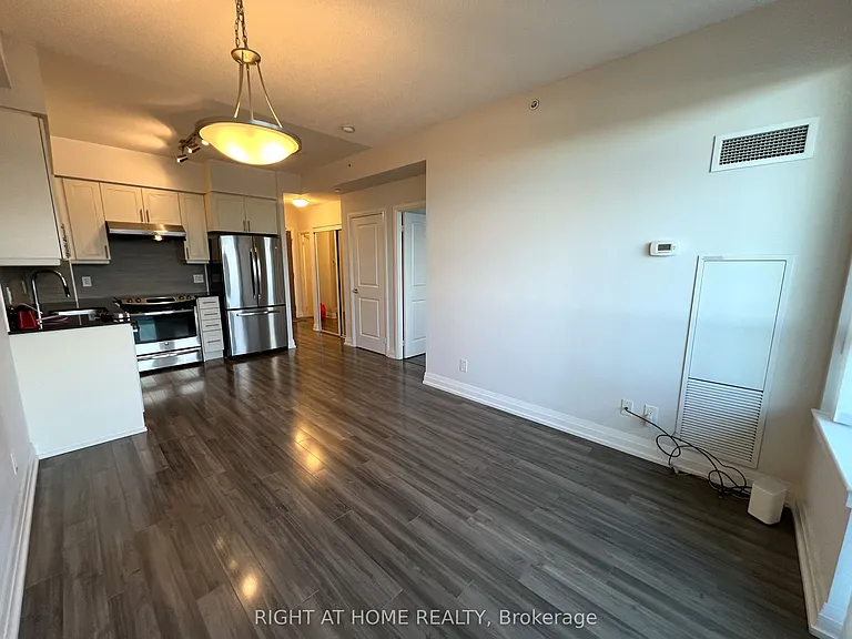 7165 Yonge St #705 — Photo 17