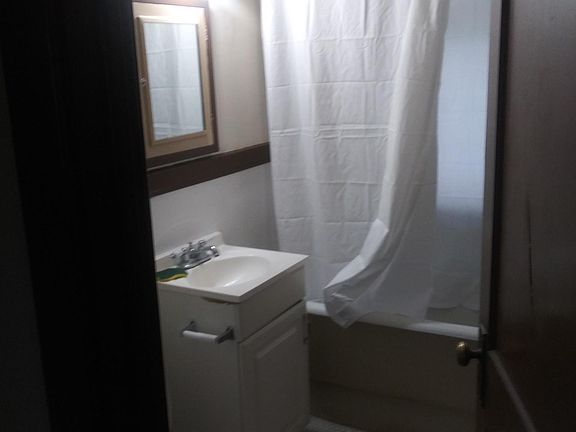5th image of 176 Newfield St