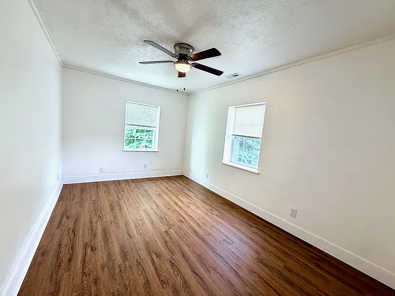 324-330 Cunningham St #326 — Photo 14