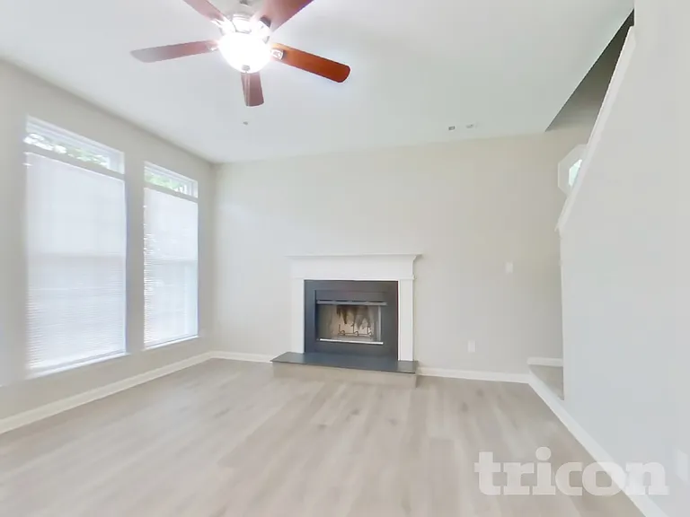 8918 Six Point Ln — Photo 2