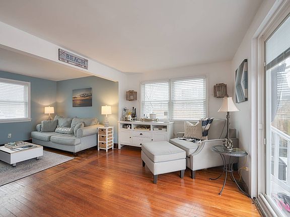 4th image of 48 Foster Ave