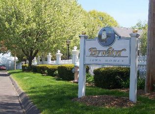 60 Bywatyr Ln, Bridgeport, CT 06605