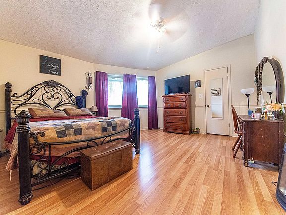 2nd image of 44 Knoll Dr #B-1